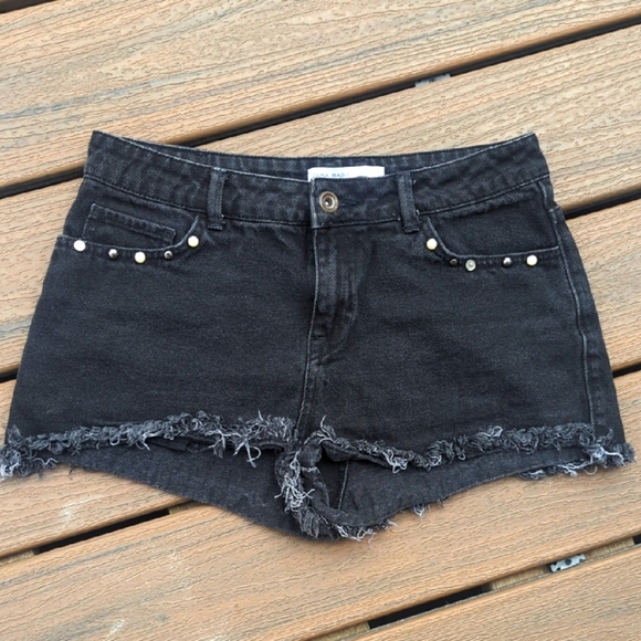 Zara Black Jean Shorts Frayed Hem With Embellishments - Sz 6 Great Condition - Picture 1 of 9